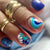 Kunstvolle Nageldesign mit floralen und geometrischen Mustern Brehn