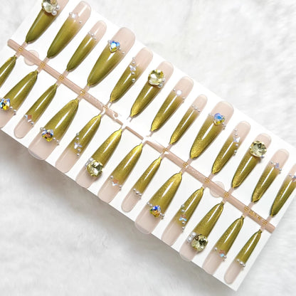 Kunstnagelset mit glamourösen Schmuckverzierungen Brehn