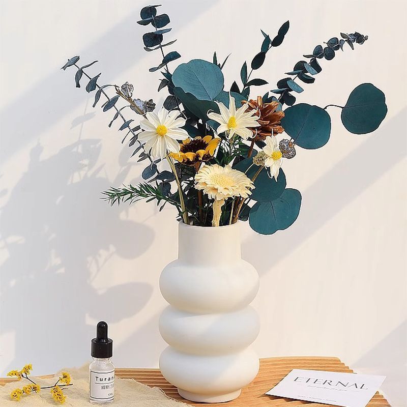 Elegante Blumenarrangement in Glasvase