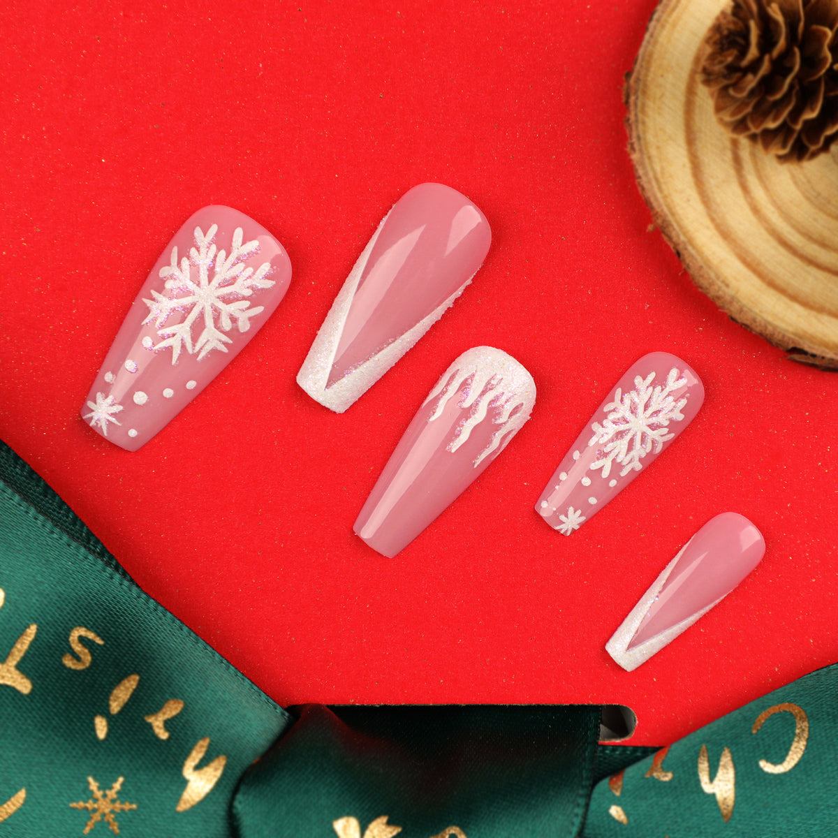 Kunstvolle Stiletto-Nägel mit Schneeflocken-Motiv Brehn
