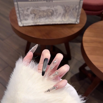 Künstlerische Lange Stiletto Nagelverlängerungen mit Kristallakzenten