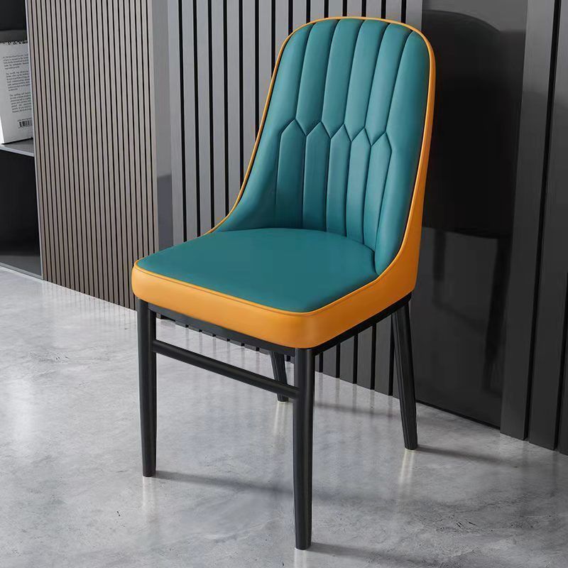 Designstuhl mit ergonomischer Polsterung Brehn