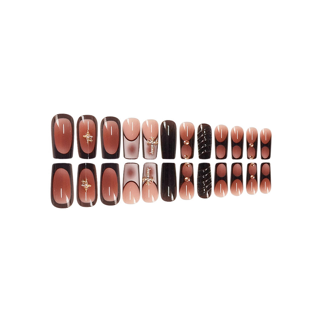 Stylische dekorative Press-On-Nagelkunst Brehn