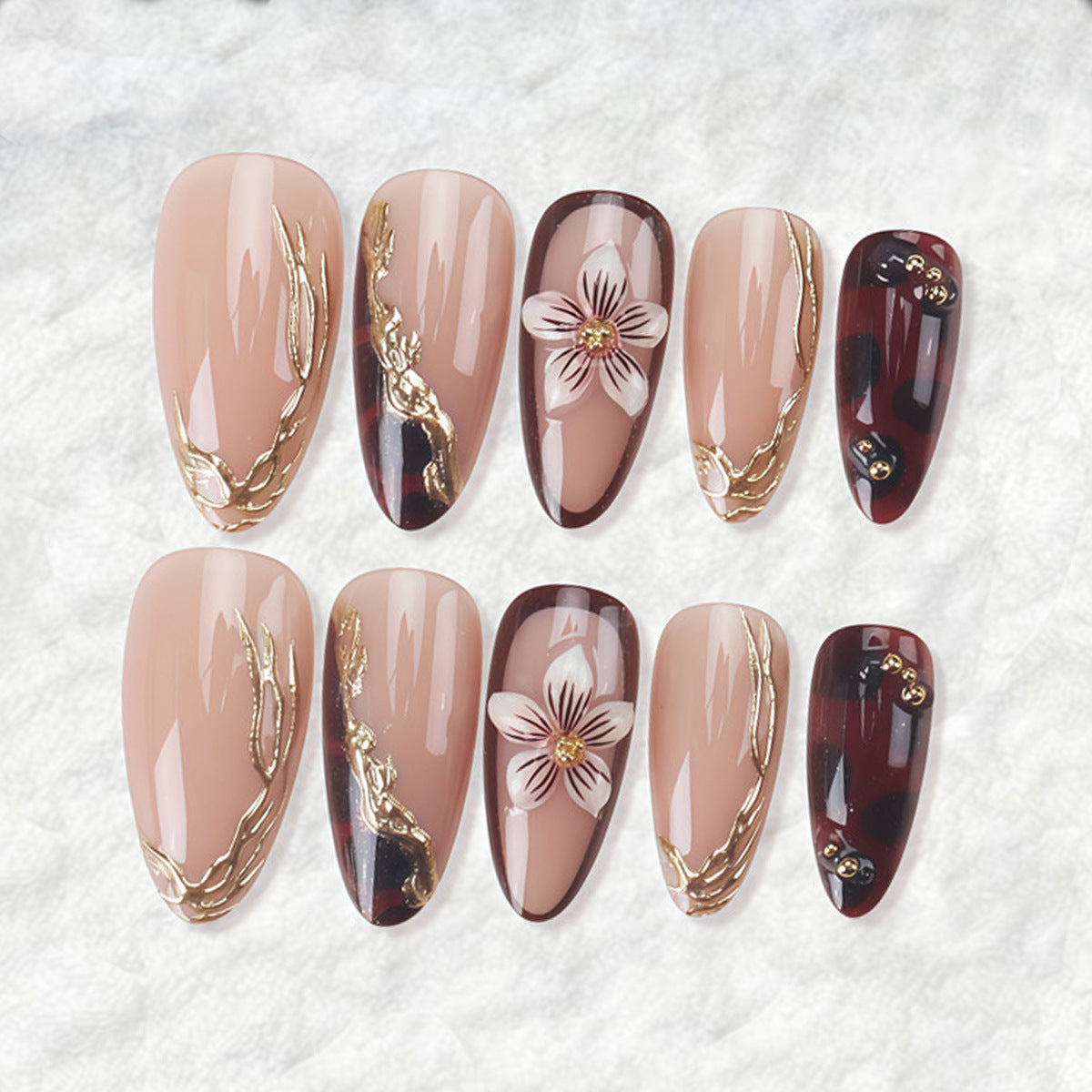 Künstlerisches Florales Nageldesign Brehn