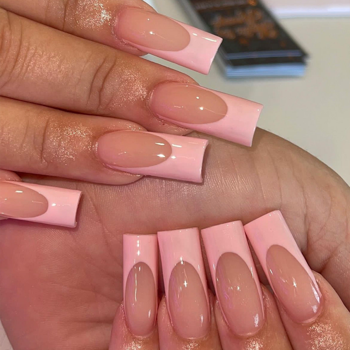 Elegantes kristallverziertes Press-On-Nageldesign Brehn