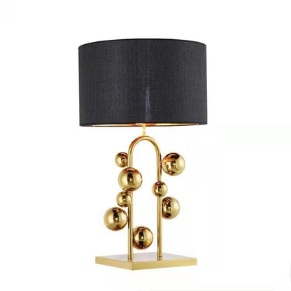 Moderne Skulpturale Tischlampe mit geometrischem Design