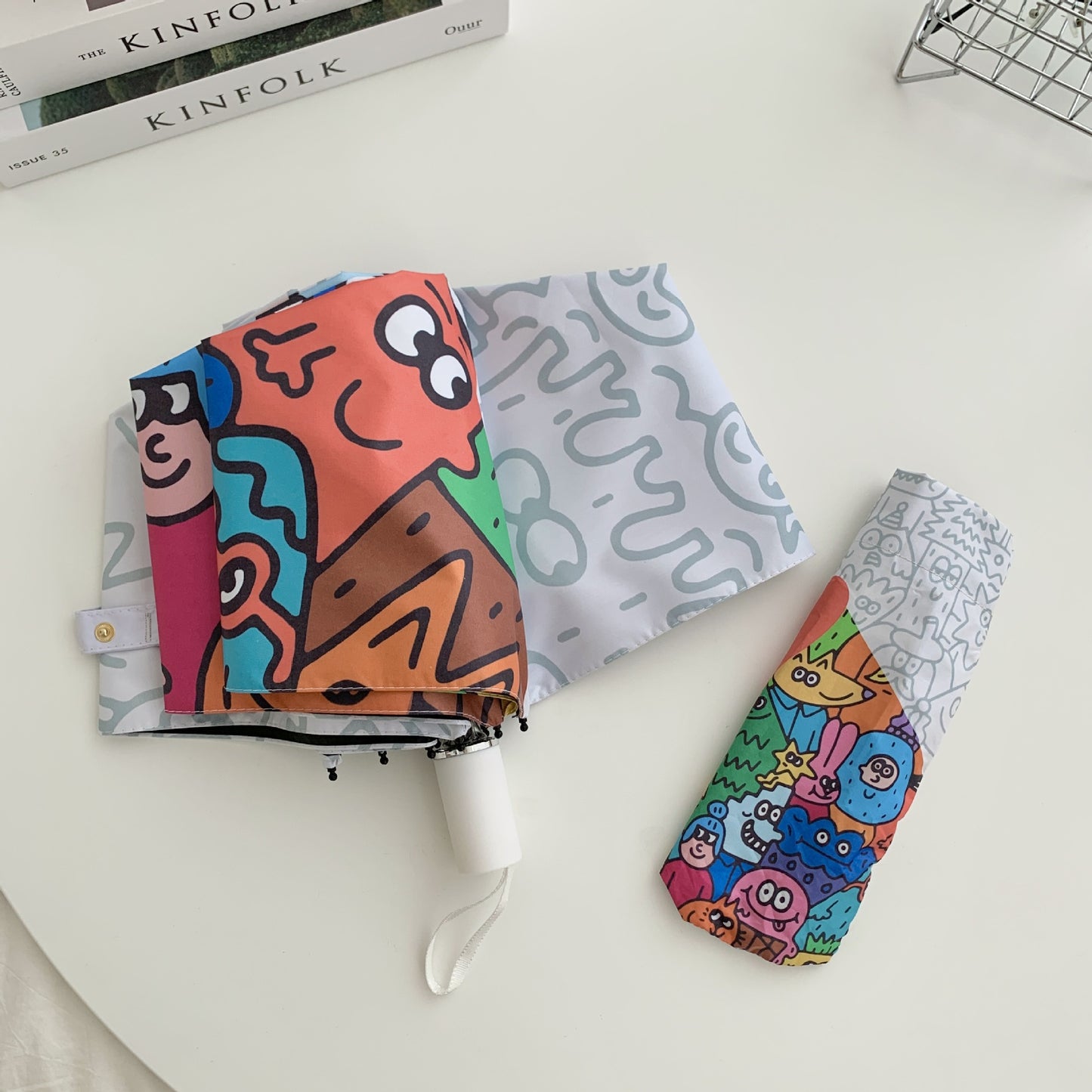 Damen Faltregenschirm mit bunten Comic-Motiven Brehn