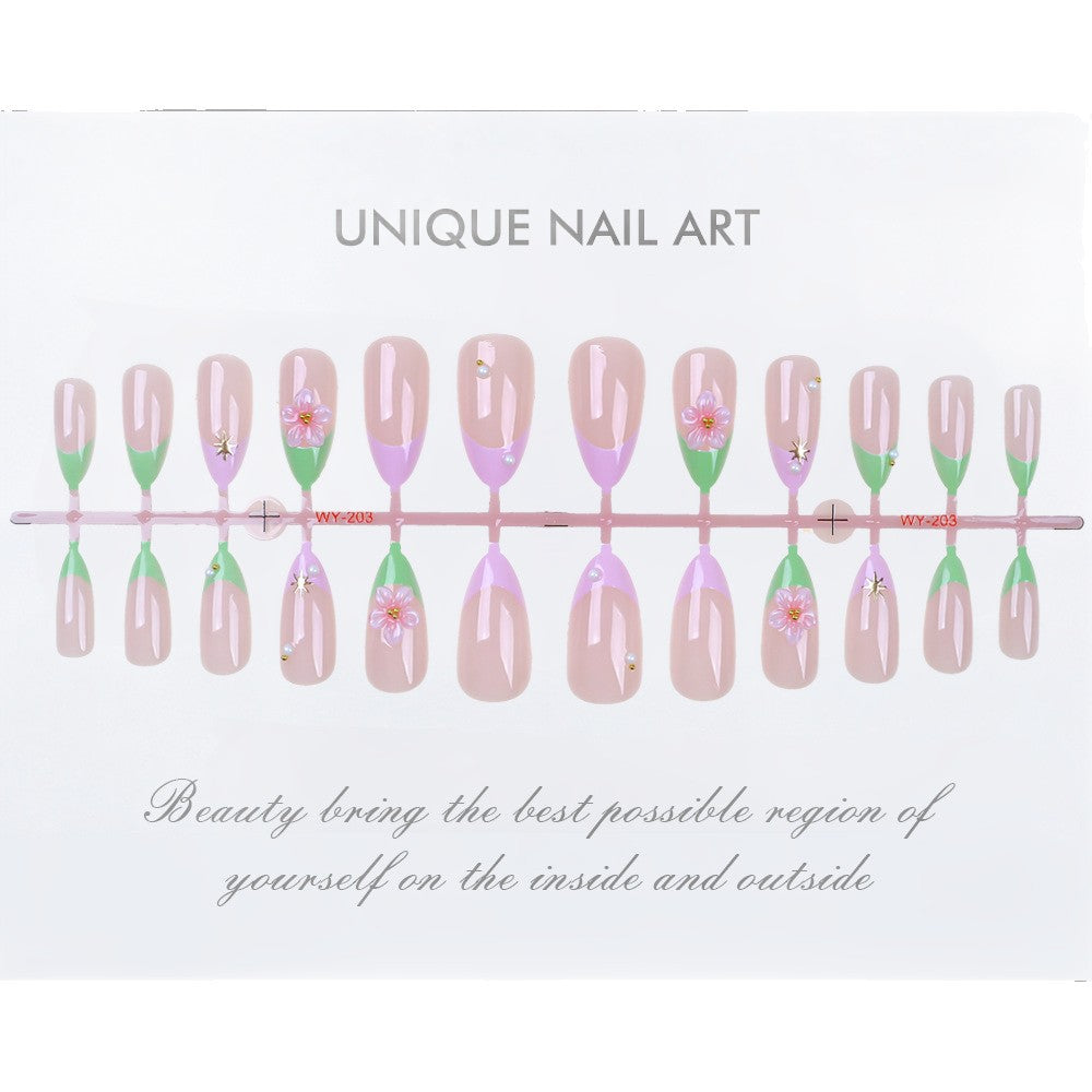 Eleganter mit Blumenakzenten verzierter Press-On-Nagelset Brehn