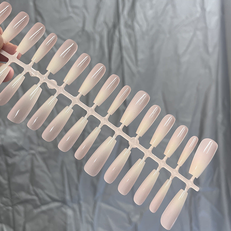 Elegante French Tip Press-On Nagelkollektion Brehn