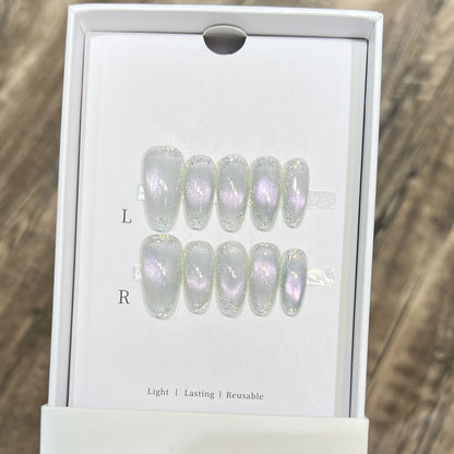 Handgemachtes Press-On-Nagelset mit irisierendem Finish Brehn