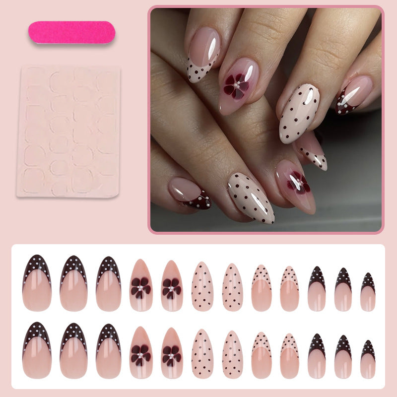 Kunstnagelset mit Eleganter Blüten- und Punktemuster Gestaltung Brehn