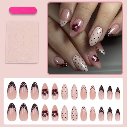 Kunstnagelset mit Eleganter Blüten- und Punktemuster Gestaltung Brehn