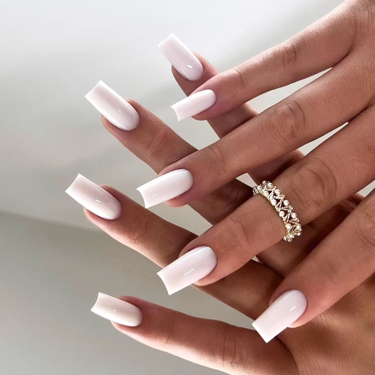 Kunstnagelset mit luxuriösem Hochglanzfinish Brehn