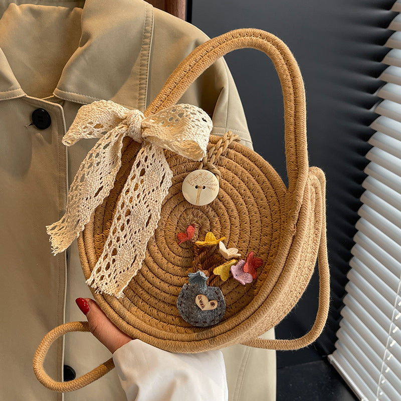 Handgefertigte Blumenakzent-Strohtasche