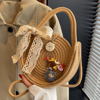Handgefertigte Blumenakzent-Strohtasche