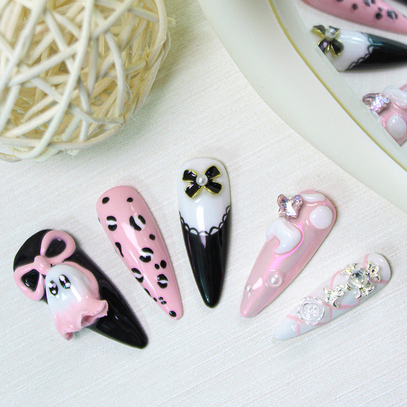 Kreatives Kunstnagelset mit einzigartigen Designs Brehn