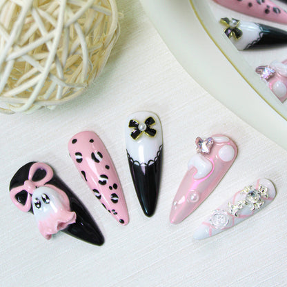 Kreatives Kunstnagelset mit einzigartigen Designs Brehn