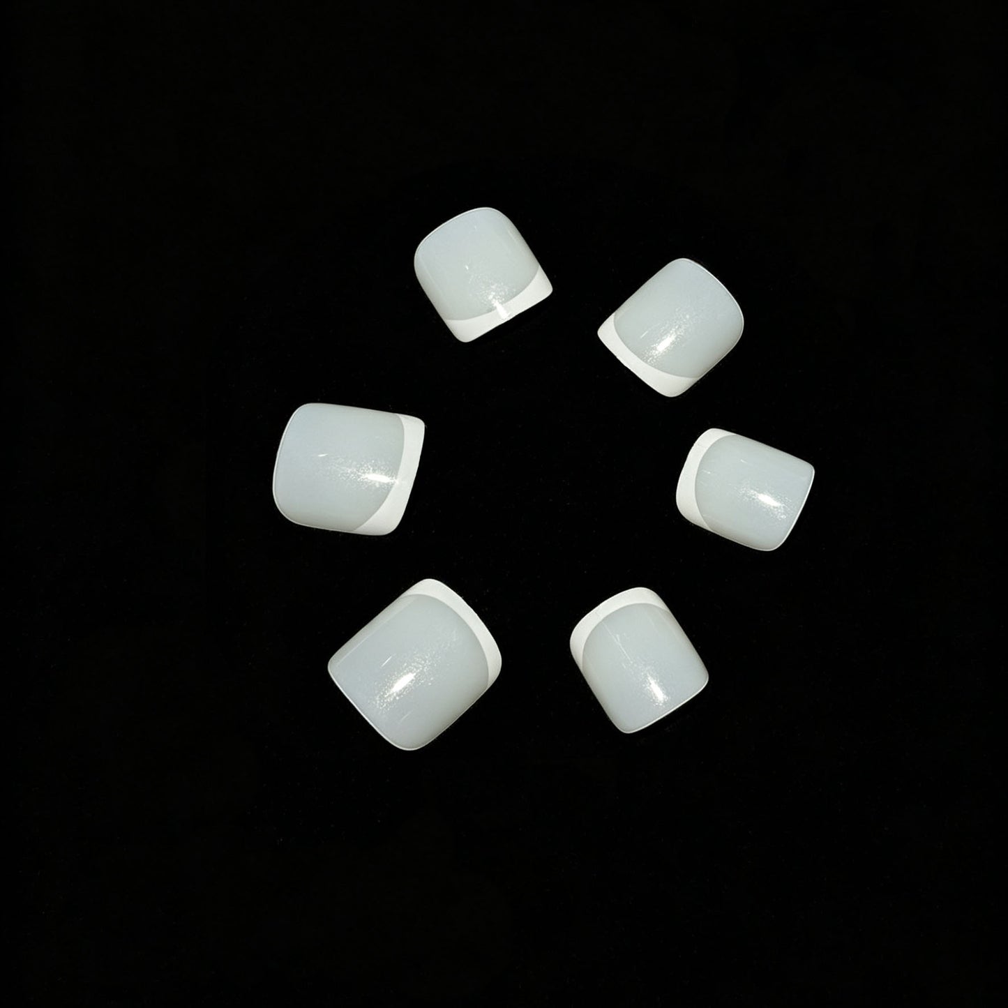 Stilvolle French Tip Drucknägel Brehn