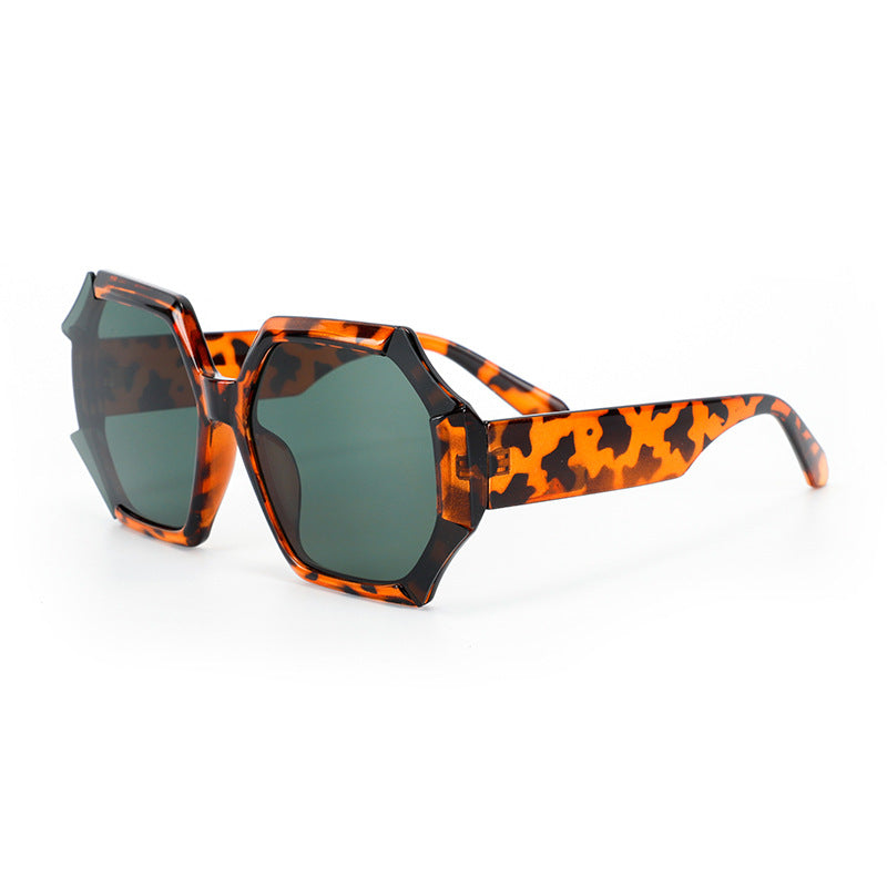 Damen modische Sonnenbrille mit facettiertem Rahmen Brehn
