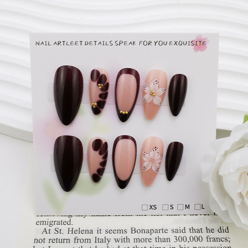 Kunstnagelset mit eleganten Blumenmustern und Glamour-Akzenten Brehn