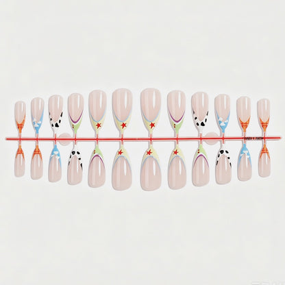 Kreatives Kunstnagelset mit bunten Designs Brehn