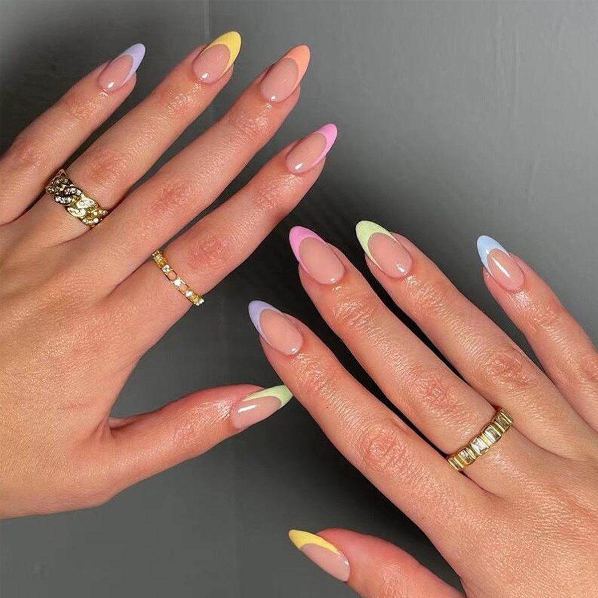 Kunstnagelset mit sanften Farbverlauf und eleganten Spitzen Brehn
