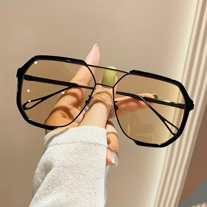 Damen geometrische Sonnenbrille mit besonderem Rahmen und UV-Schutz Brehn