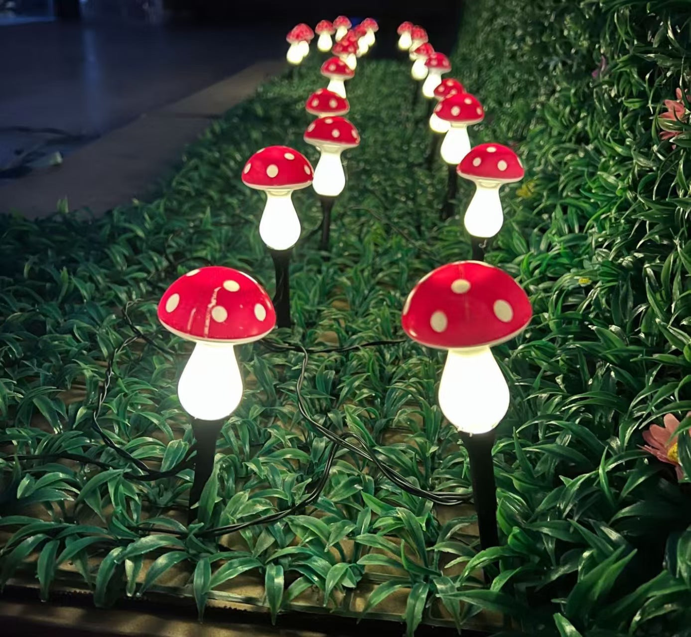 Launische Pilzwegstecker-Lichter mit keramischen Kappen und warmer LED-Beleuchtung Brehn
