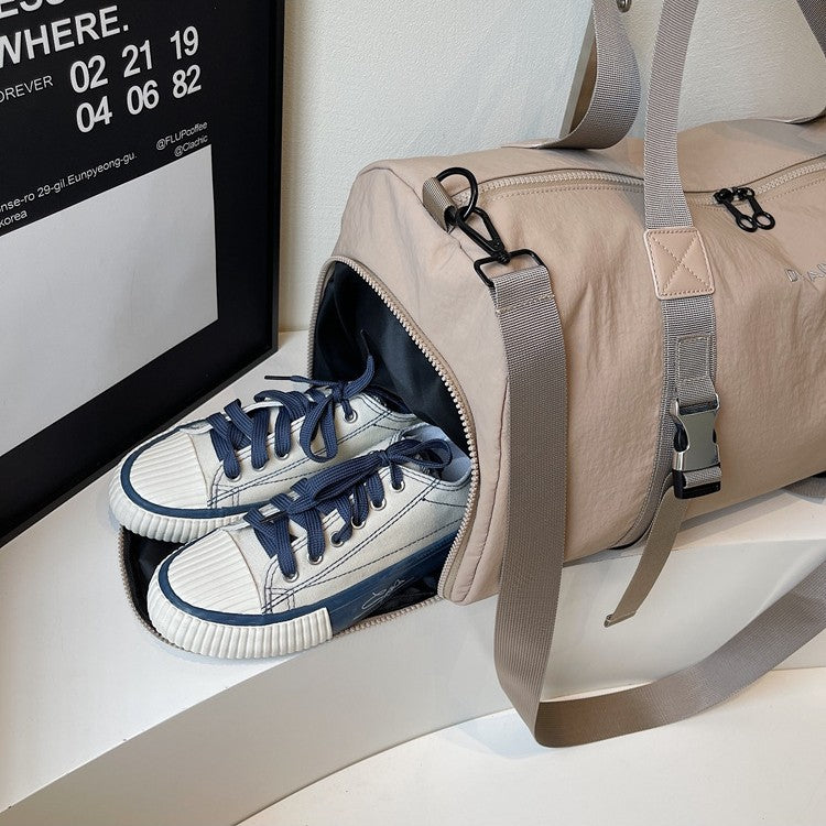 Sportliche Reisetasche Mit Vielseitigen Trageoptionen Brehn