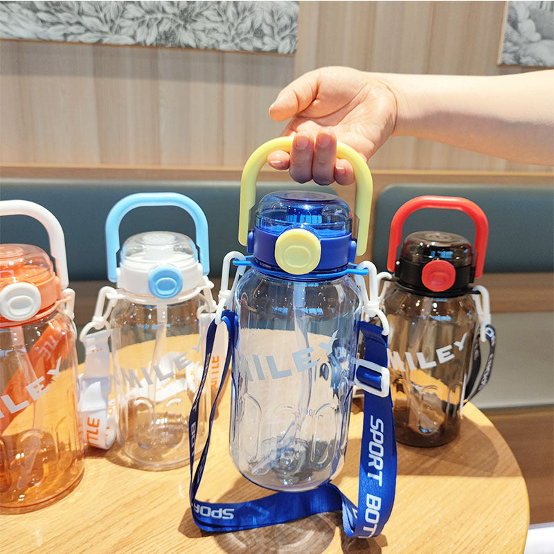 Damen Sportliche Trinkflasche mit praktischem Tragegurt Brehn