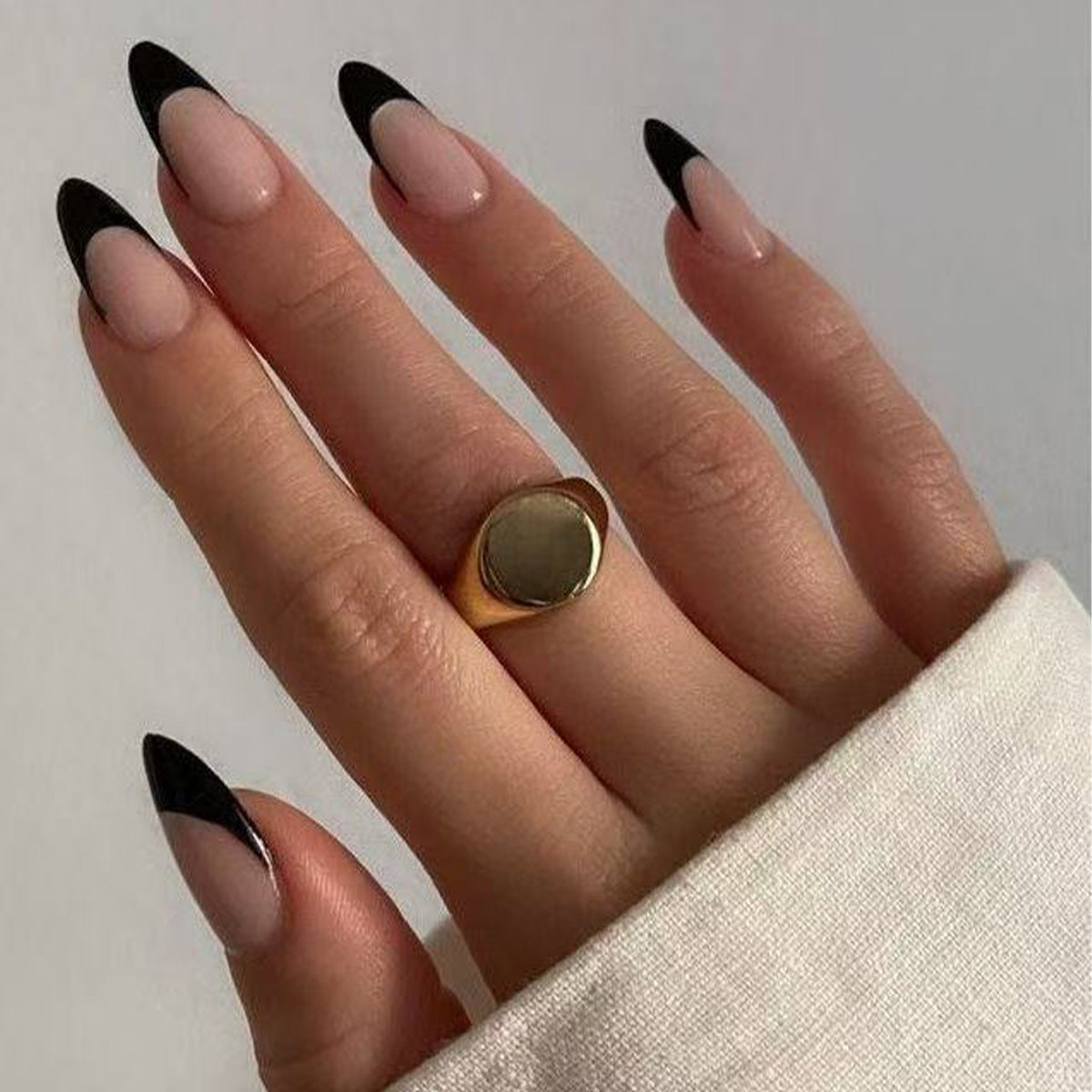 Elegante Stiletto French Tip Press-On Nägel Brehn