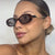 Damen retro-inspirierte Sonnenbrille mit zeitgemäßem Design und markantem Rahmen Brehn