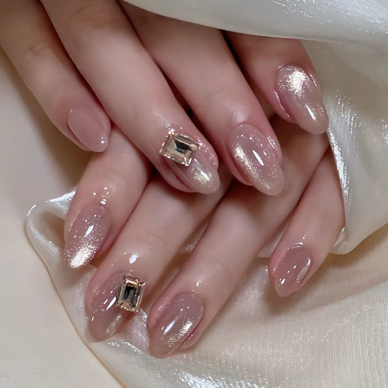 Glänzendes Nagelkunstset mit funkelnden Glitzerakzenten Brehn