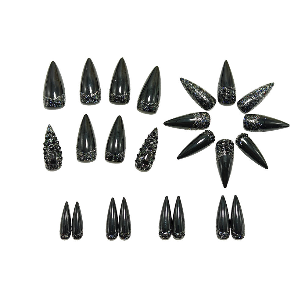 Kunstnägel Im Eleganten Stiletto-Design mit Funkelnden Strassakzenten Brehn