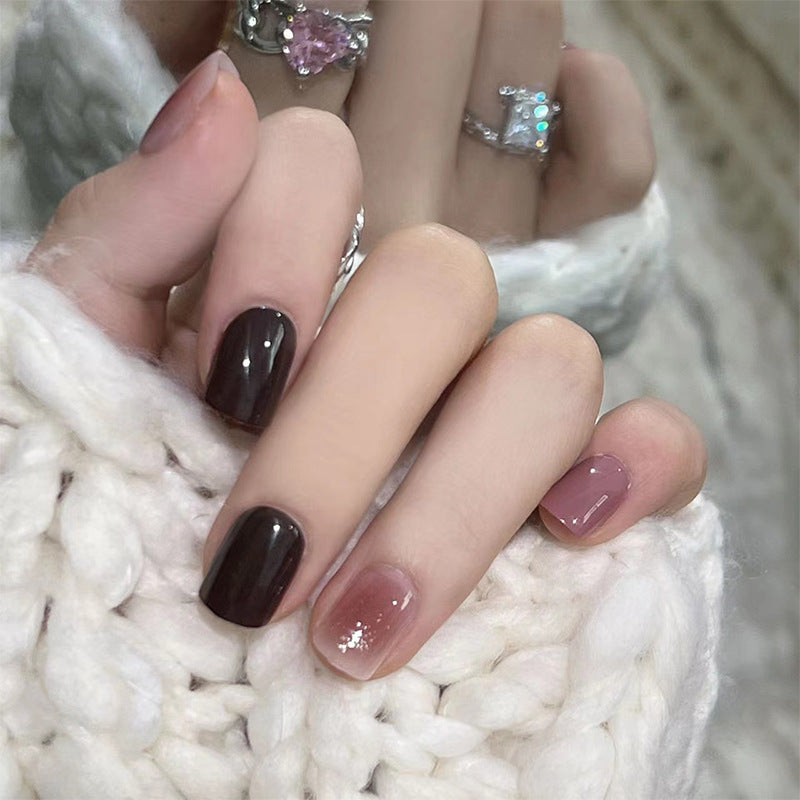 Elegante Nagelkunst mit Glitzer- und Ombre-Effekt Brehn