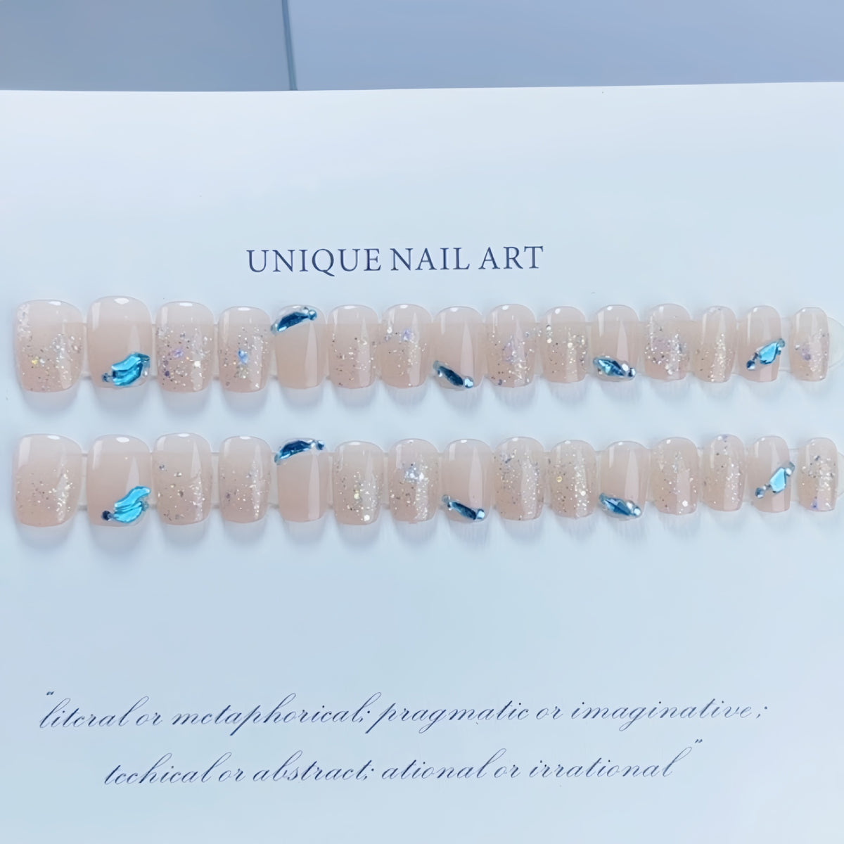 Künstlerisches dekoratives Press-On-Nagelset Brehn