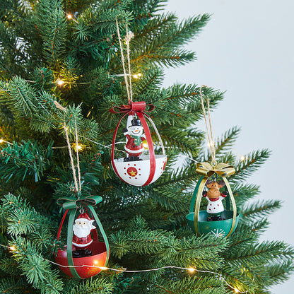 Weihnachtliche dekorative Hängeornamente