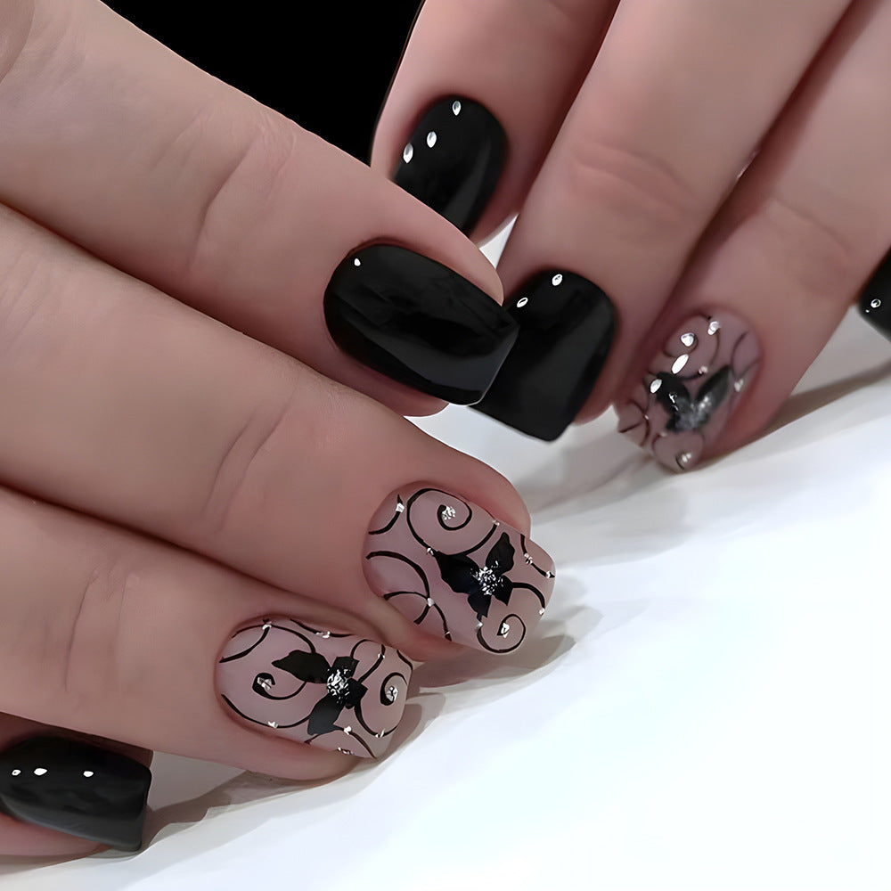 Elegante Nagelkunst mit Glitzerkante Brehn