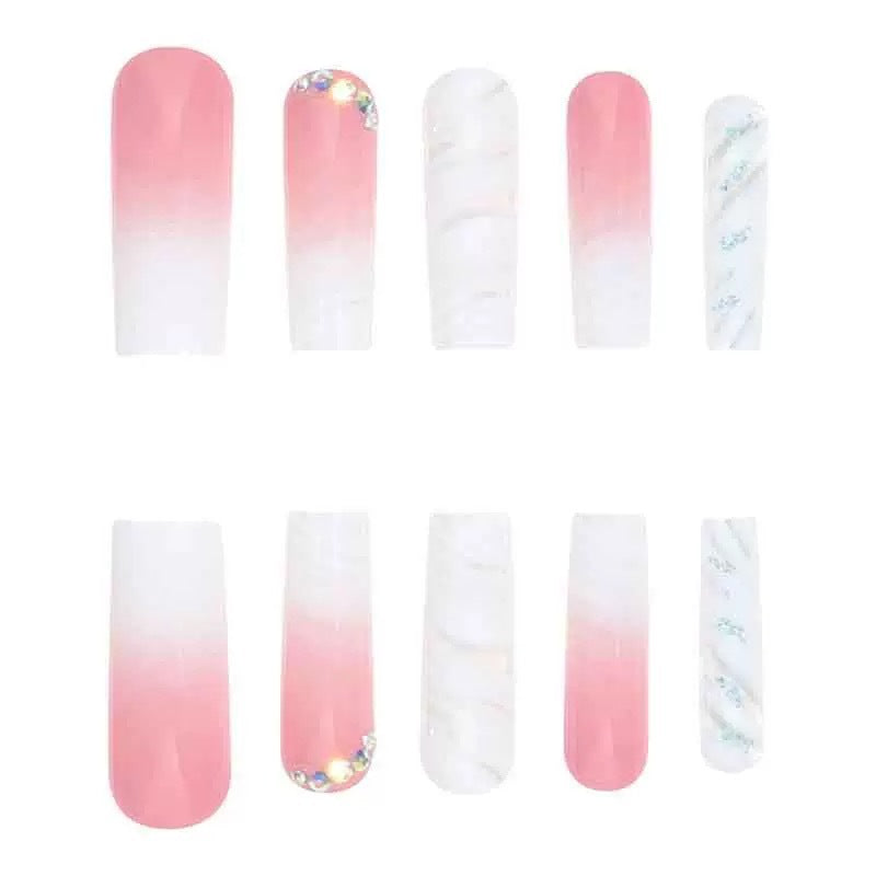 Kunstnagelset mit glamourösen 3D-Akzenten und transparentem Design Brehn