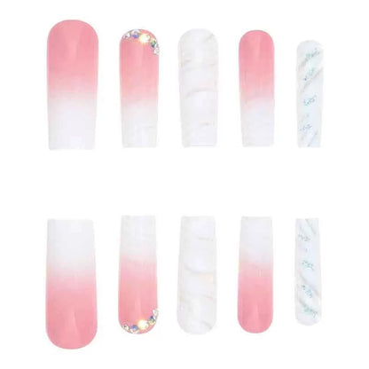 Kunstnagelset mit glamourösen 3D-Akzenten und transparentem Design Brehn