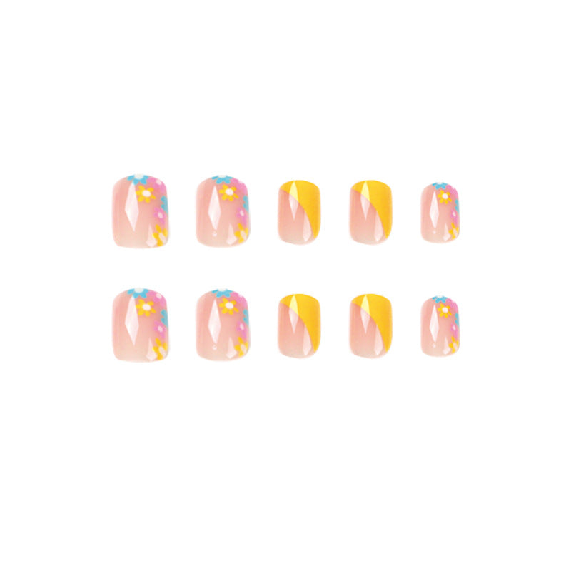 Kunstvolle Nagelverlängerungen mit Blumenmuster Brehn