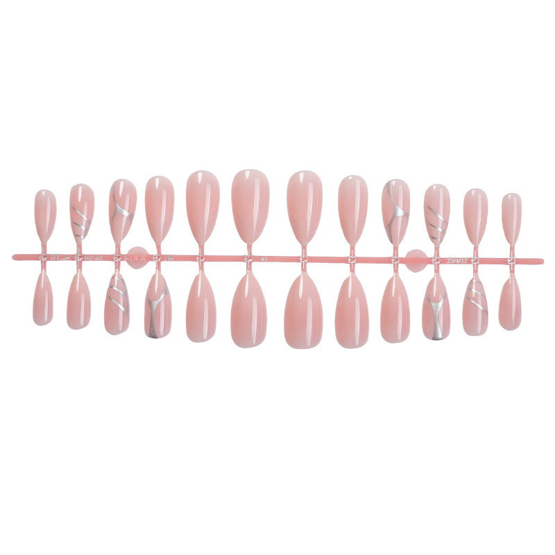 Elegantes Press-On Nail Set mit künstlerischen silbernen Akzenten Brehn
