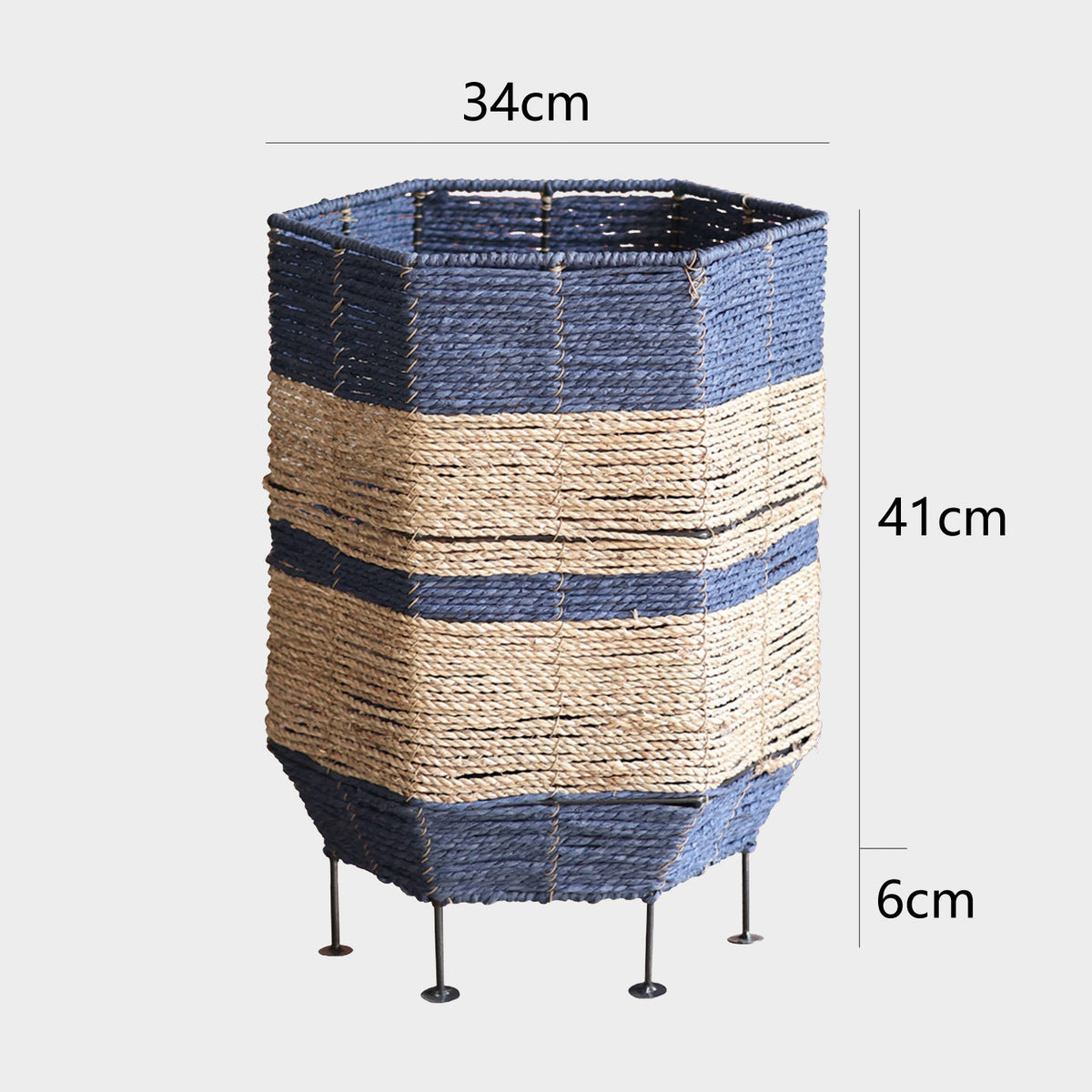 Stilvoller Wäschekorb aus Rattan mit Metallbeinen Brehn