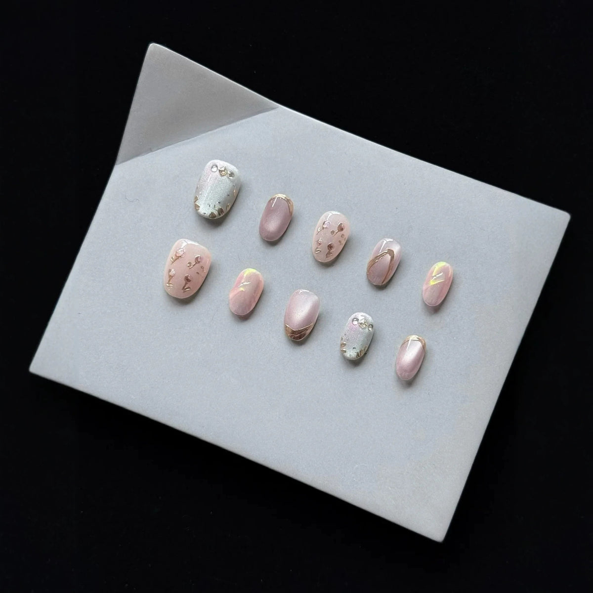 Künstlerisches Press-On Nagelkunstset mit elegantem Blumenmuster