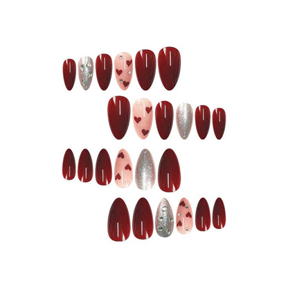 Romantische Herz- und Glitzer-Nail Art Brehn