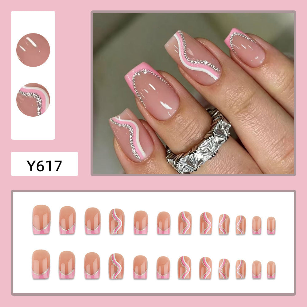 Kunstnägel mit Elegantem Wellen-Design und Glitzerakzenten Brehn
