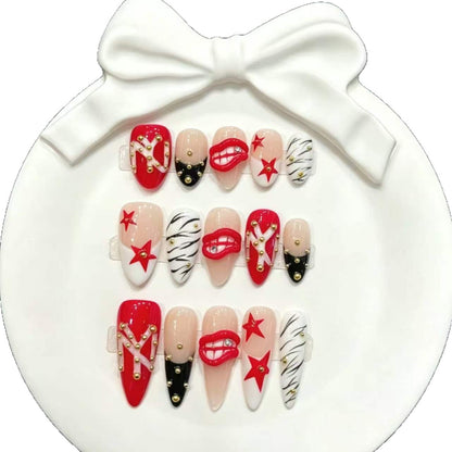 Künstlerisches Press-On Nagelset mit einzigartigen Designs
