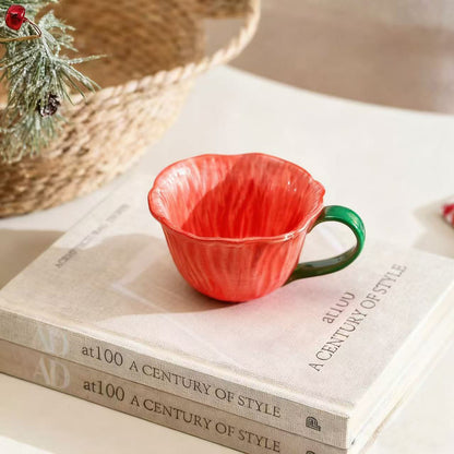 Keramiktasse mit Untertasse in Blütenform