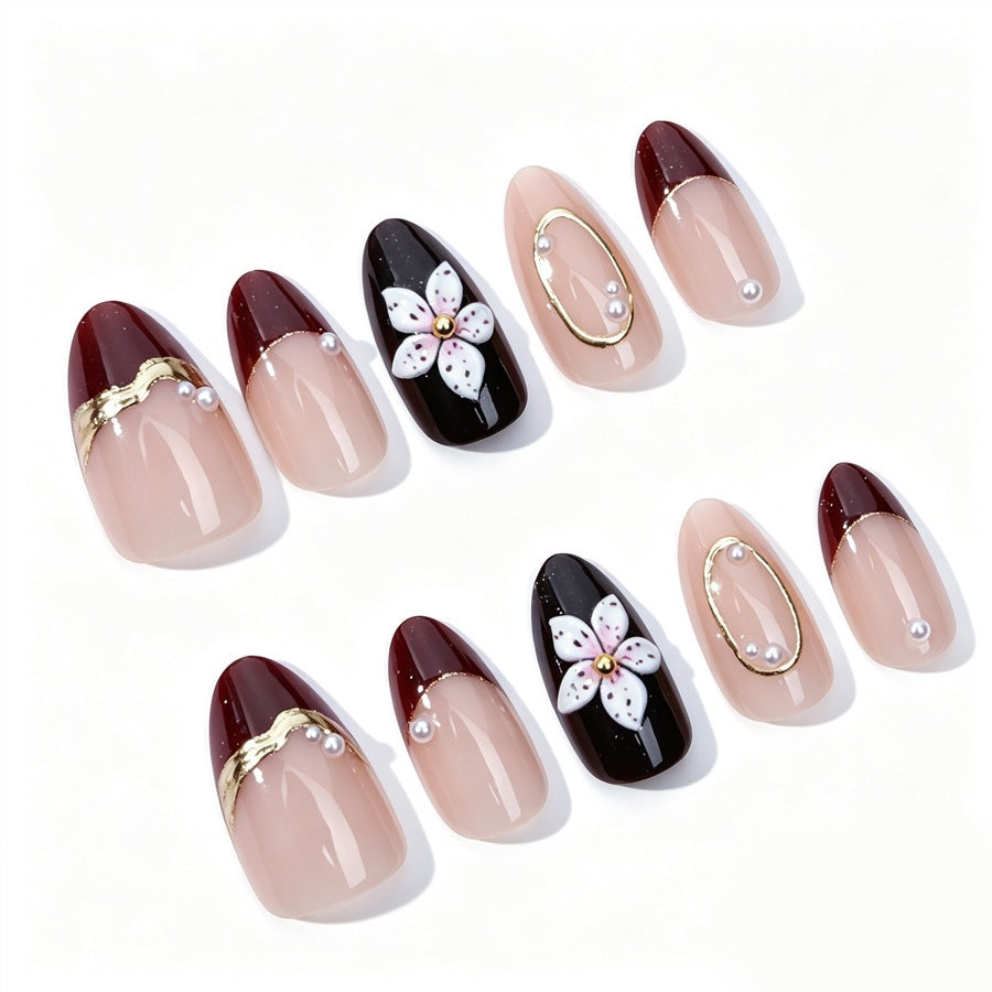 Kunstnagelset mit eleganten Blüten- und Glitzerdetails Brehn
