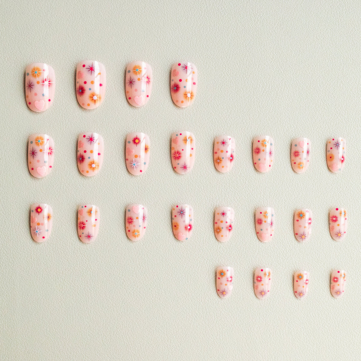 Verspielt Herz und Stern Nail Art